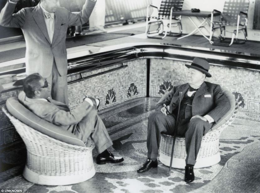 article-2353462-1A9E7A31000005DC-195_964x715