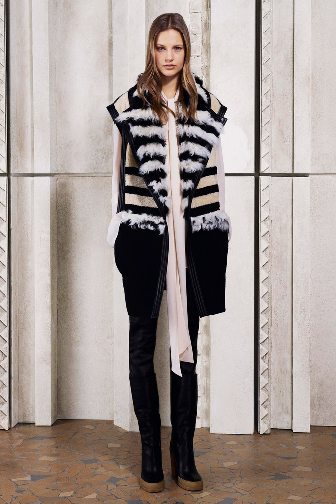 Chloe_026_1366.683x1024