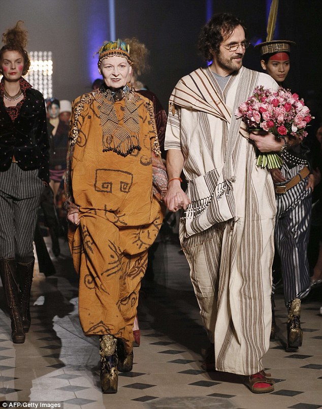 article-2571009-1BF1059C00000578-486_634x805